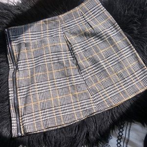 Tilly’s zip up mini skirt